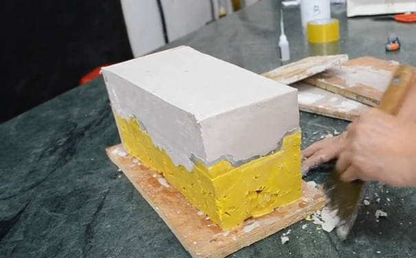 模具硅橡膠成型后怎樣制作外模？